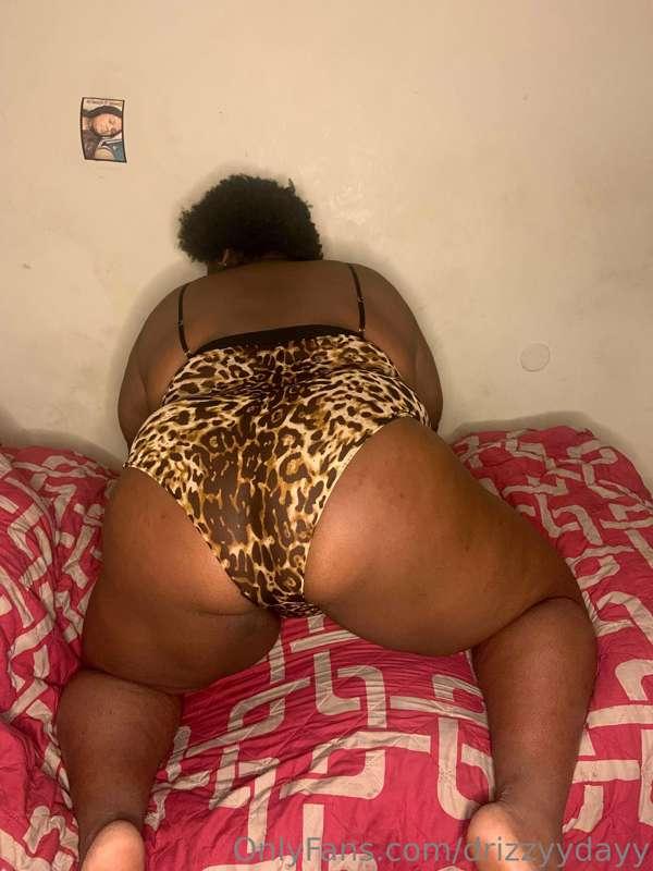 Can I sit on your face?😏😉🍑