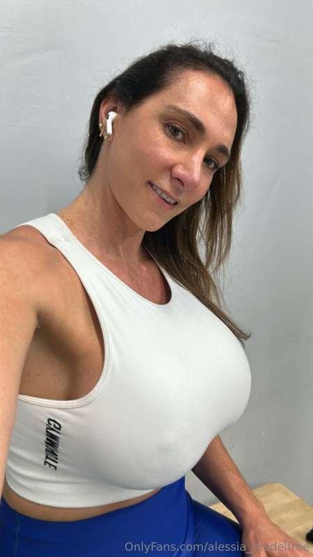 Some freedom for my sweaty big tits and a little nipple sque..