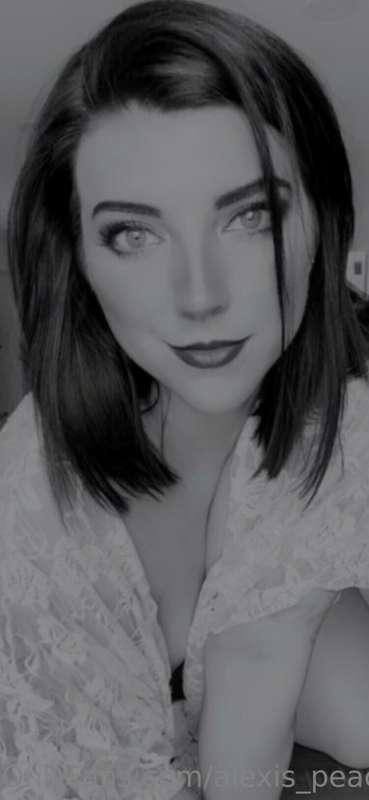 Good morning everyone! I will be taking pictures with my toy..