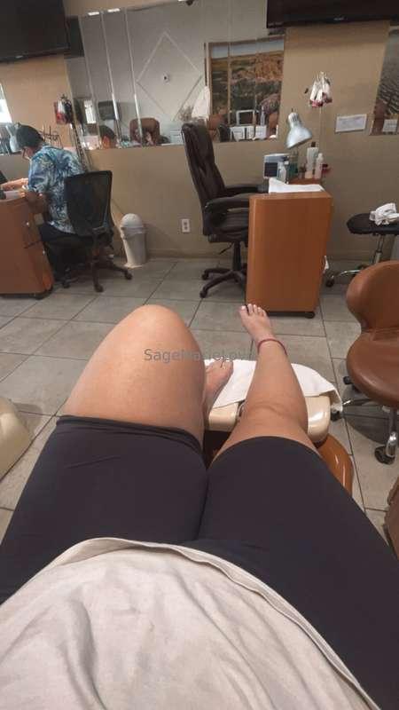 Fresh toes😌🤍 where's my feet lovers? 👀