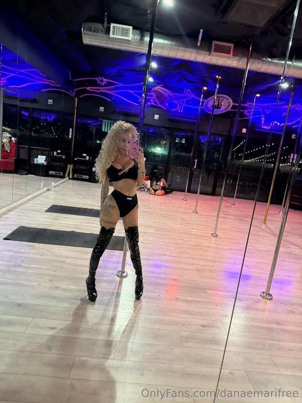 Neon lights, black lace, and way too much temptation🔥