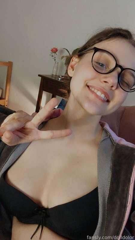 Do you think my glasses look good on me?👀

#glasses #cute #babyface #sweet #gfe #daddysgirl #girlfriend #tease #foryou #petite