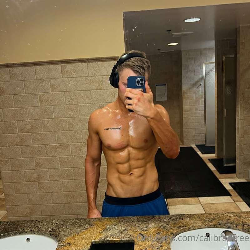 Sweaty 😈💦 feel free to message me about doing custom videos ..