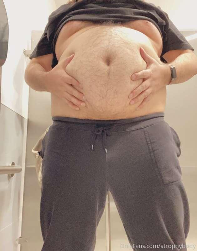 Bathroom stall🤰