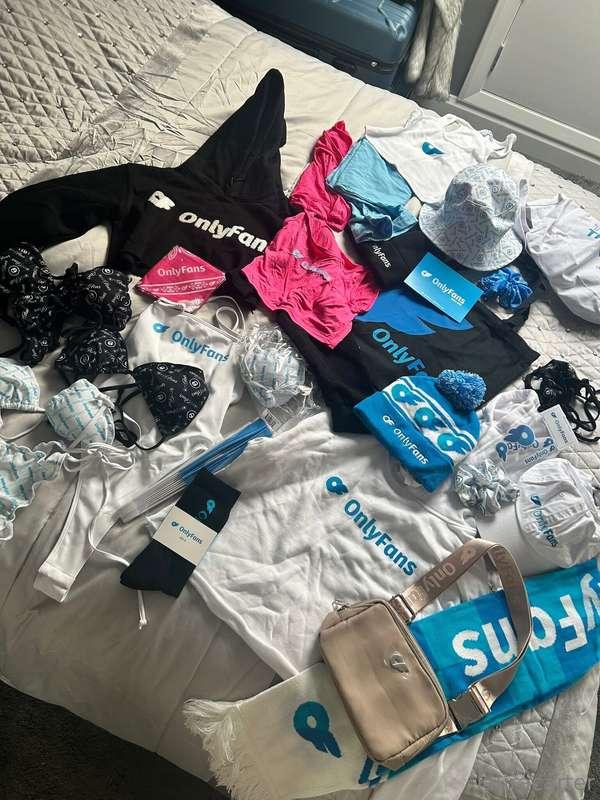 Im going to be doing a clothing sale, you get to purchase th..