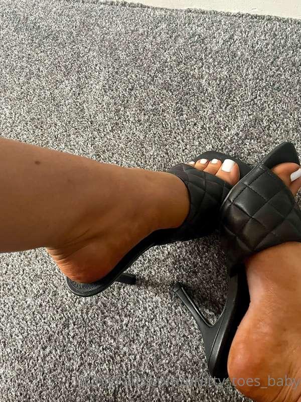 pretty_toes_baby image #1