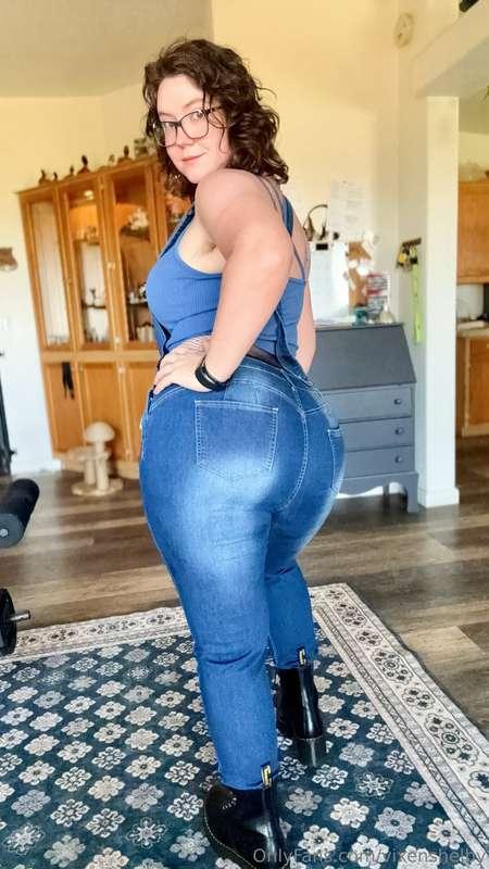 Boots and Jeans set and vidSome boots I was gifted and boy h..