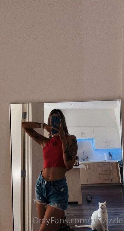 it’s my birthdayyyyy! sending out content in my fav set in j..