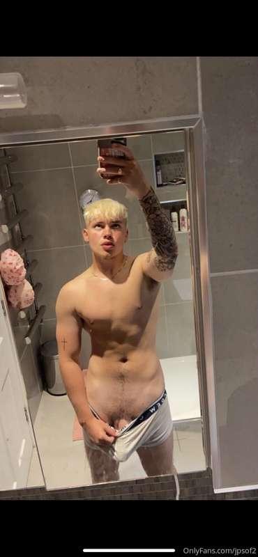 Wanna play.Wanna guess, how long this cock is? DM me now.🍆💦🍆