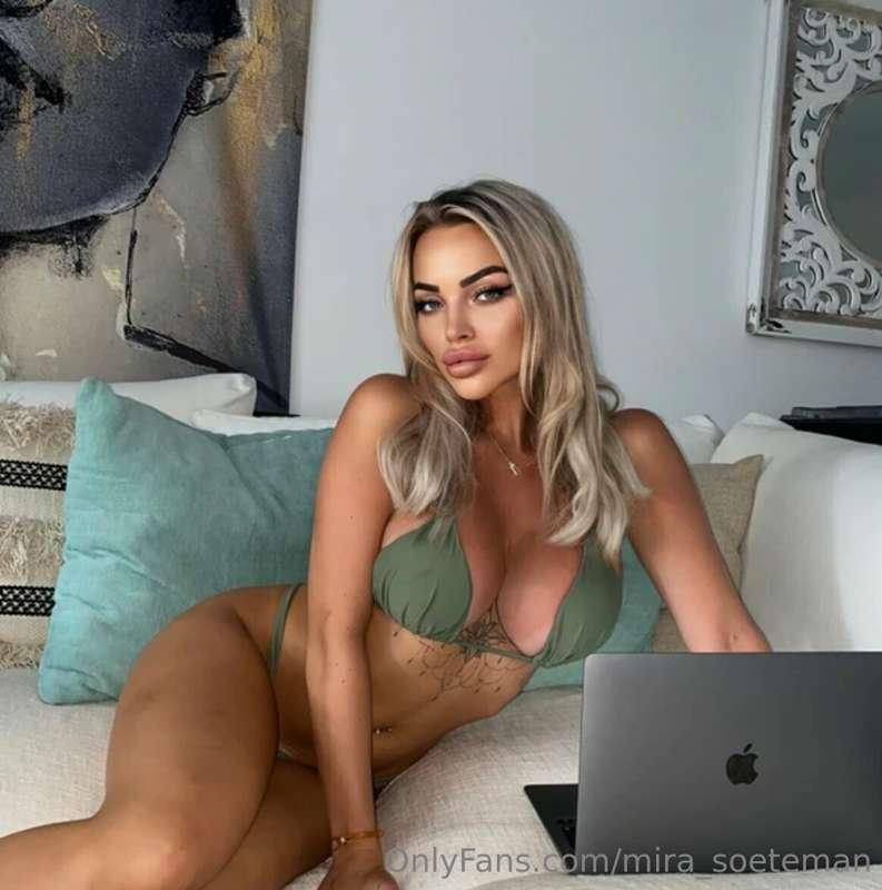 What time do you think i have to go live on OF ?