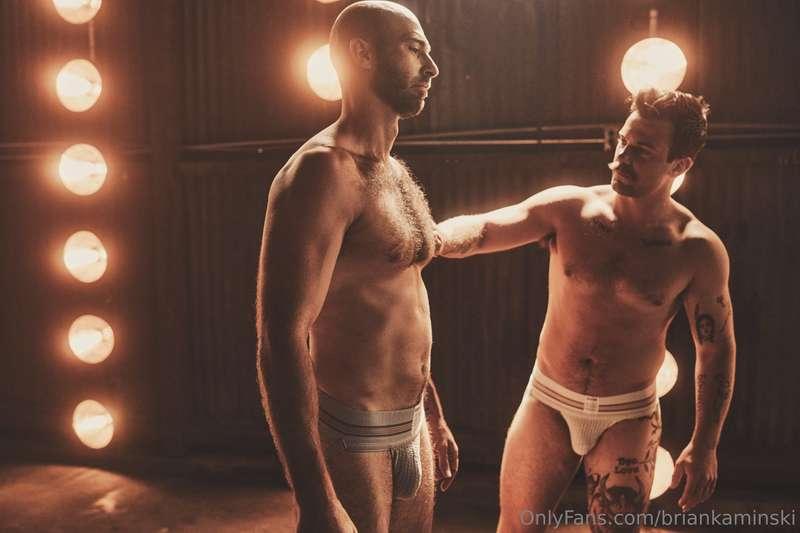 @crixusalexander oiling down @jarecwentworth1 for my first e..