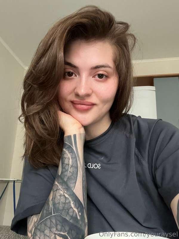 No makeup, no filters - just me 💛Learning to accept myself i..