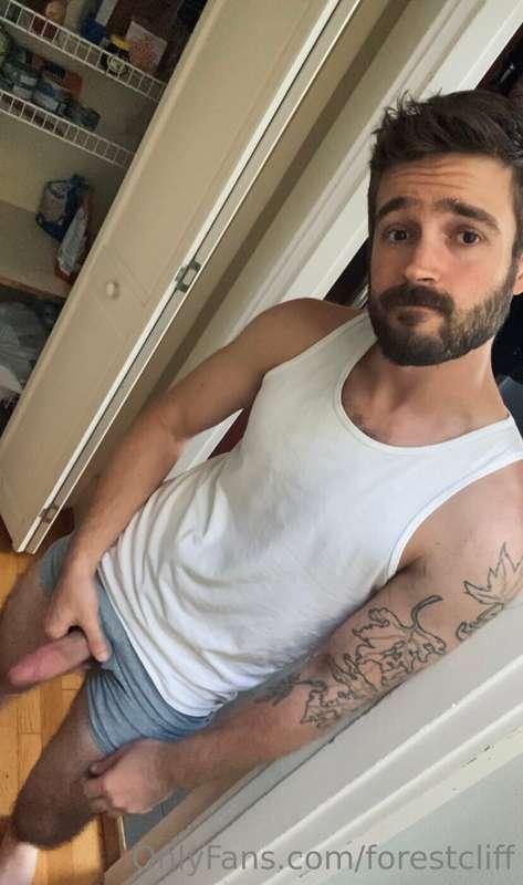 Wondering what you’re gonna make me for breakfast 🥞🍌🍑