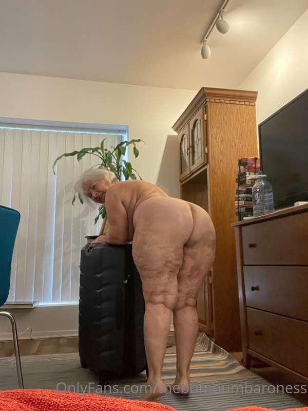 thebumbumbaroness image #1