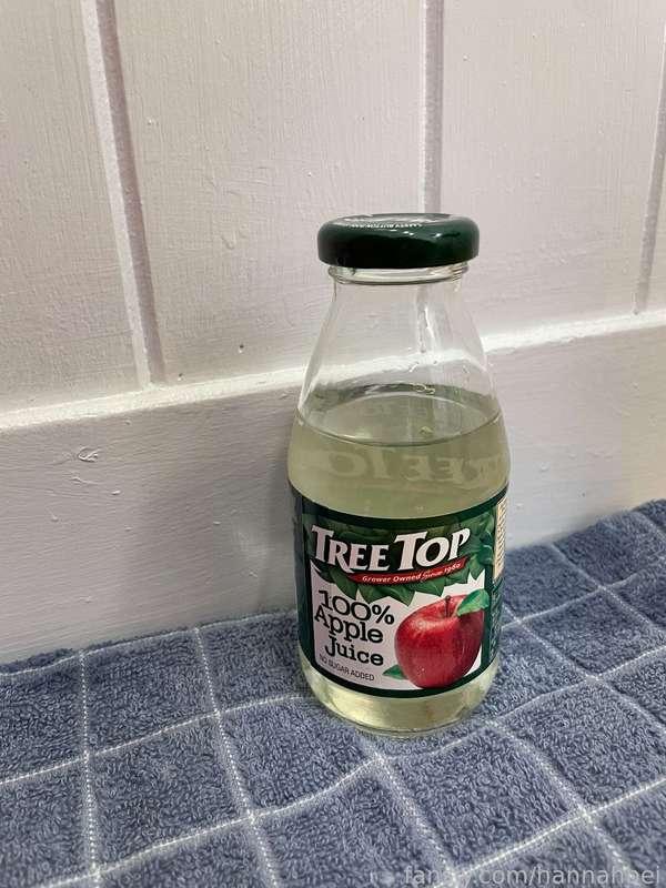 I peed in an apple juice bottle :P and then I peed all over my jeans, soaking my socks and shoes 🐰
After that, I wet myself with the bottle of pee to soak my tits, clothes, hair, and body. It was fun! ;) 🍎🍎🍎

💌 #pee #piss #peefetish #goldenshower #omorashi #watersports #wetting #naughtygirl #jeans #asian 💌