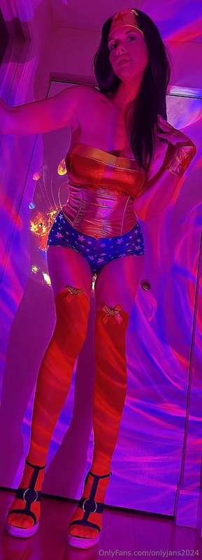 Cum see Wonder Woman get completely defiled at @onlyjans2023..