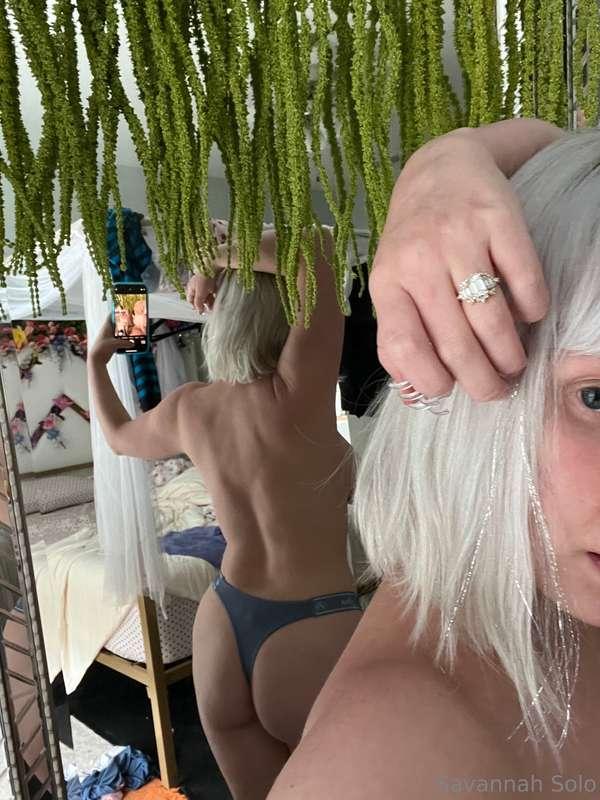 Hey sweet friends!! Okay first of all look at my beefy back...