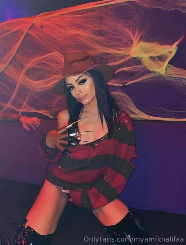 spooky or slutty? you decide 😈