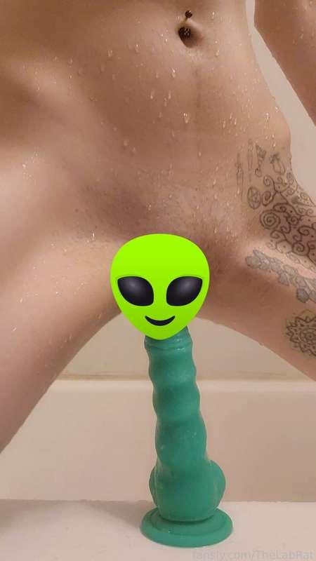 😍Playing with my dildo in the shower😍😋

#FYP #NSFW #sextoy #dildo #solo #masturbation #petite #tattoos #piercings #goth #alt #fyp #nude #shower #riding