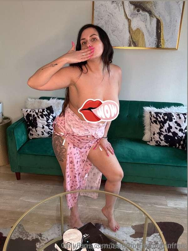 Felling sexy in my pink dress in this explicit bundle😘Enjoy ..