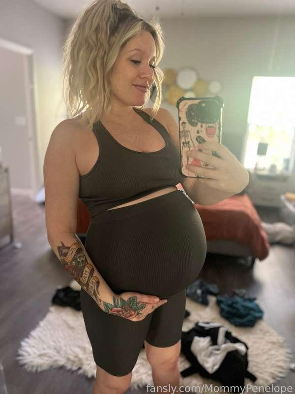 Good morning! I hope you have an amazing day! 

#fyp #cute #blonde #pregnant #milf #tattoos #bigbelly #pregnancy #fetish #breeding #kink #mommy #taboo 