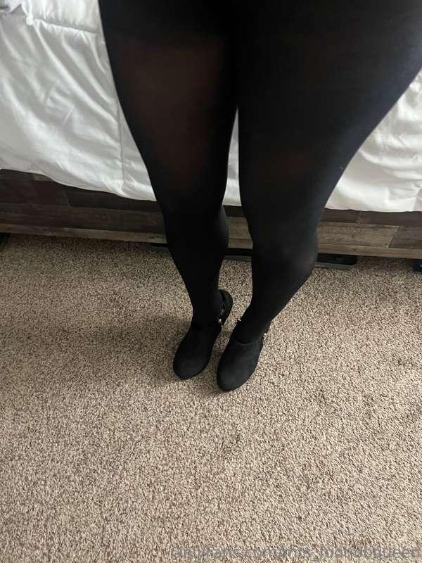 mrs_footjobqueen image #1