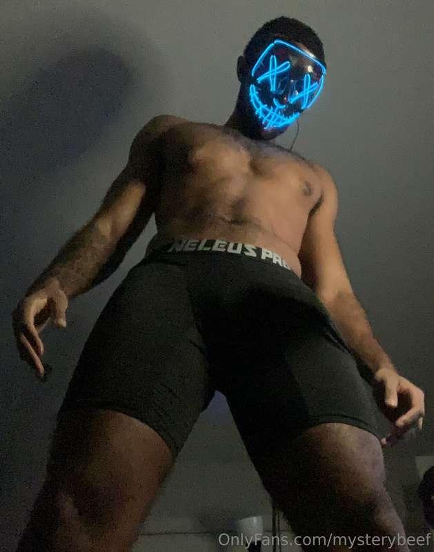 I heard you got a mask kink 😈