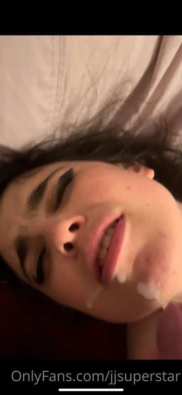 Hi everyone :) these are some screenshots of the cumshot vid..