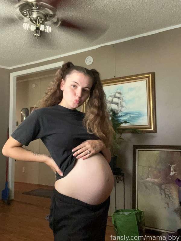 31 weeks pregnant going nude for you😜