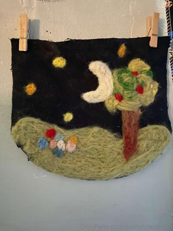 I tried felt painting last night! Super happy with how it tu..