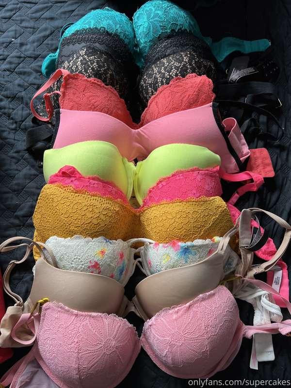 Bras available if anyone wants one ❤️ They are 100$ each