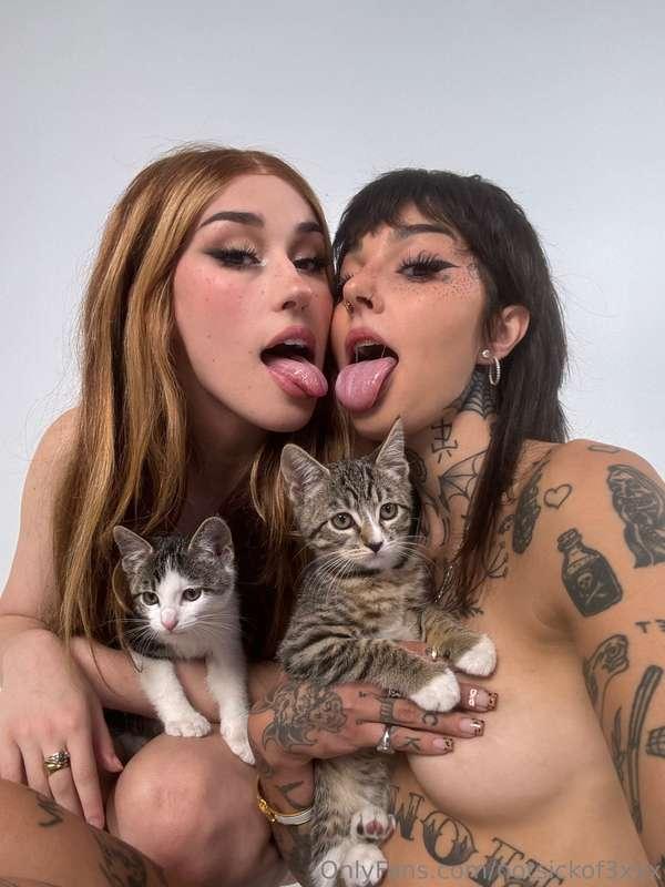 2 pussies are better than 1 ;)
