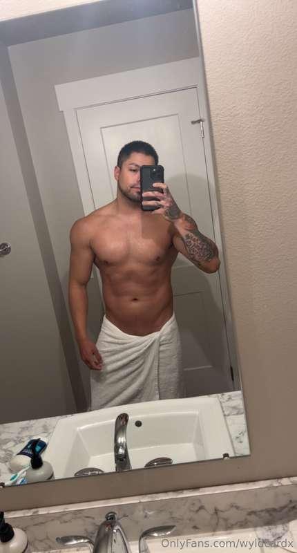 Belive it or not, I’m naked under this towel 👀🤫