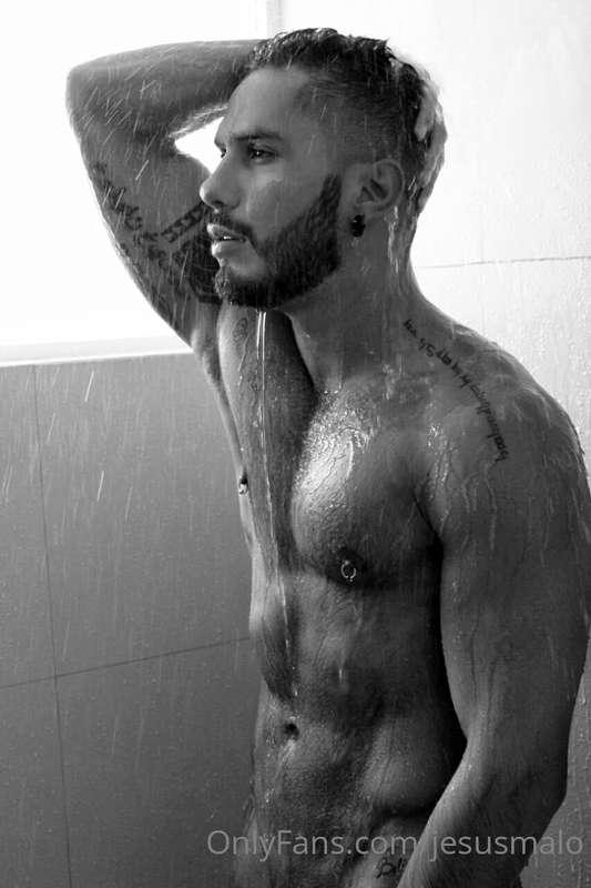 Era un buen chico en la ducha! 💦