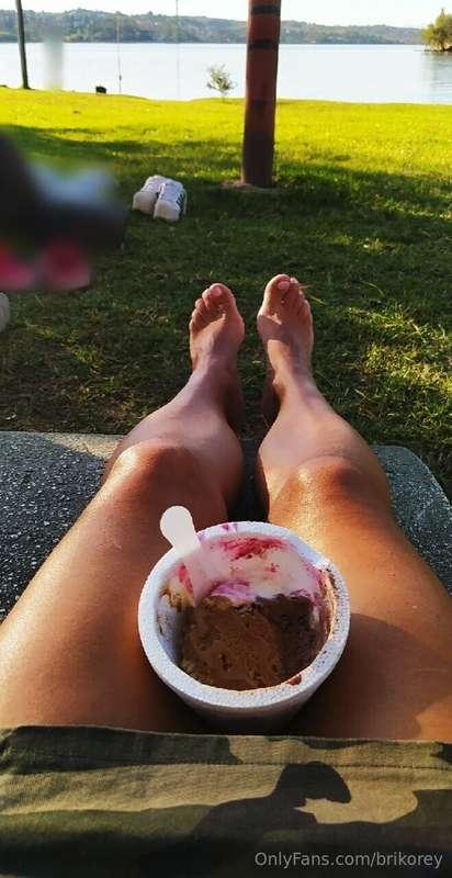 A tasty ice cream in the afternoon with the best view...