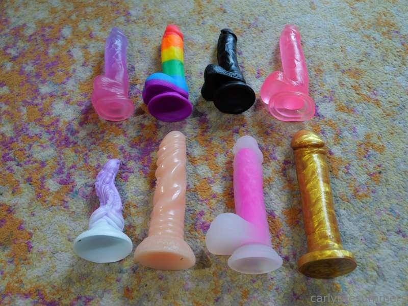 Which Dildo should I use in todays Custom Video? Note to sel..