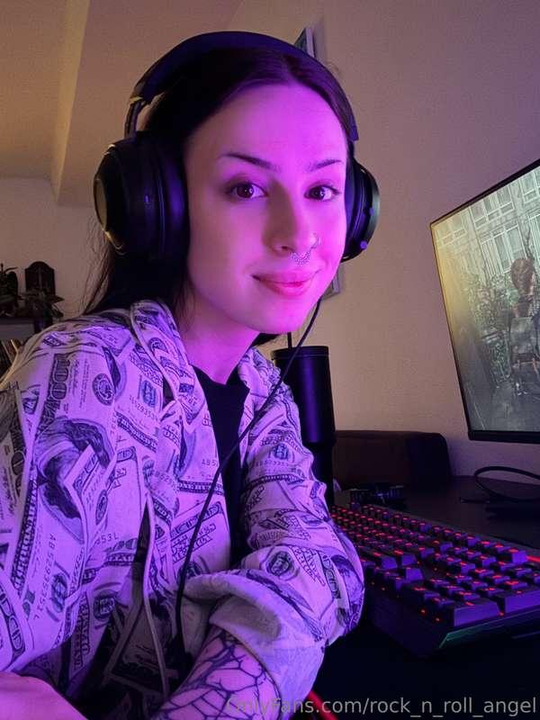 😈Today I want more than just a game… can you guess what exac..