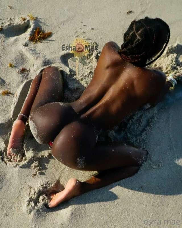 missing the nude beach 🏖