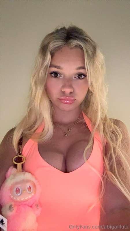 you’re only one click away from my VIP page 👀https://onlyfan..