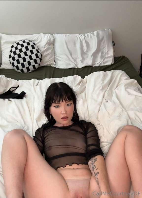 full view in ur dms 🖤🖤🖤