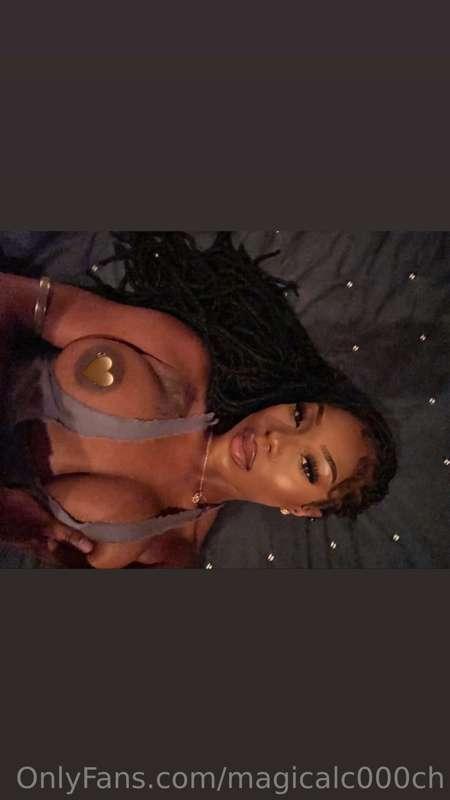 chat with me in the dm 😈😏