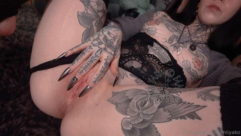 Needing someone’s tongue to help me out here👅