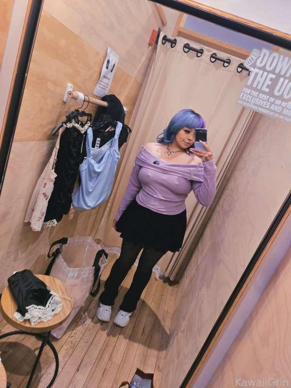 this is what happens when you take me shopping...🛍️🥵💦

i think you should join me in the dressing room next time 👉🏼👈🏼

#public #nude #flash #dressingroom #chubby #tits #latina