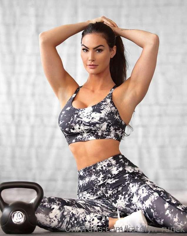 Looking for a gym buddy.. accepting applications in the dms😘