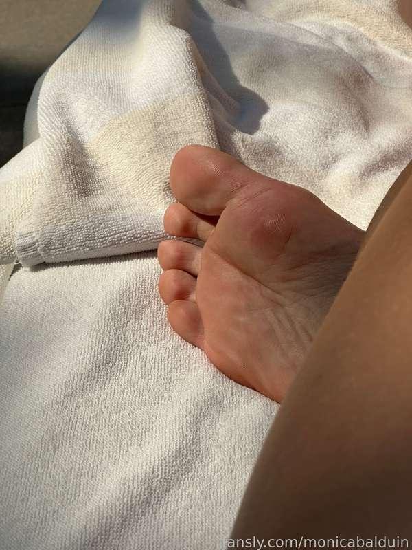 Do you like a lot of my feet pics? 💦😈 I want you to worship them now!

#mistress #goddess #feet #footfetish #toes #feetpics 