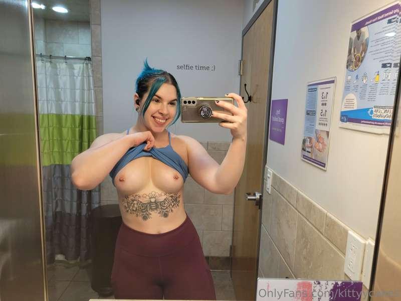 I heard you like your gym girls sweaty 😅💪