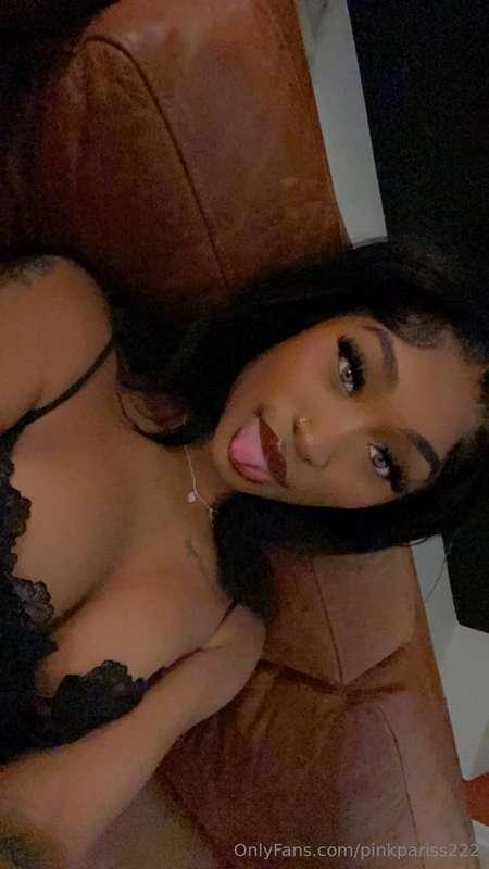 👅🖤