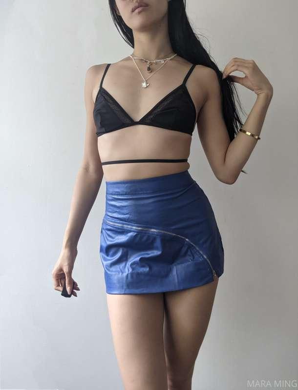 Notice the interesting zipper crawling across the skirt? Yes..
