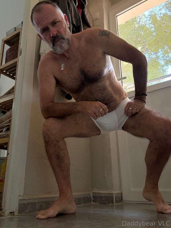On your knees boy. I need it sucking 🍆