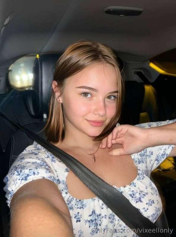 🍌CUTEFACE🍌
Blondy darling @real_juicy is waiting for your me..